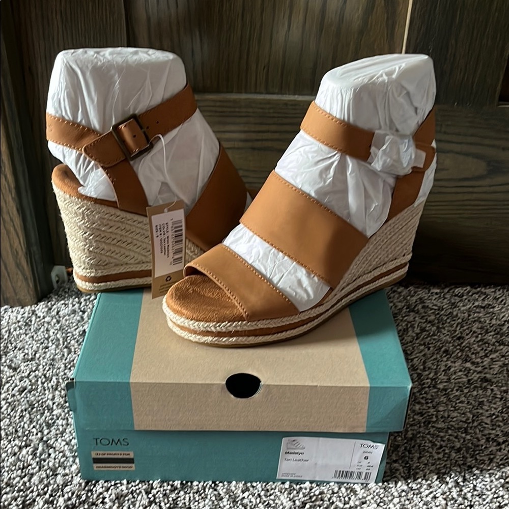 TOMS Women's Tan Wedge Sandals sz 6